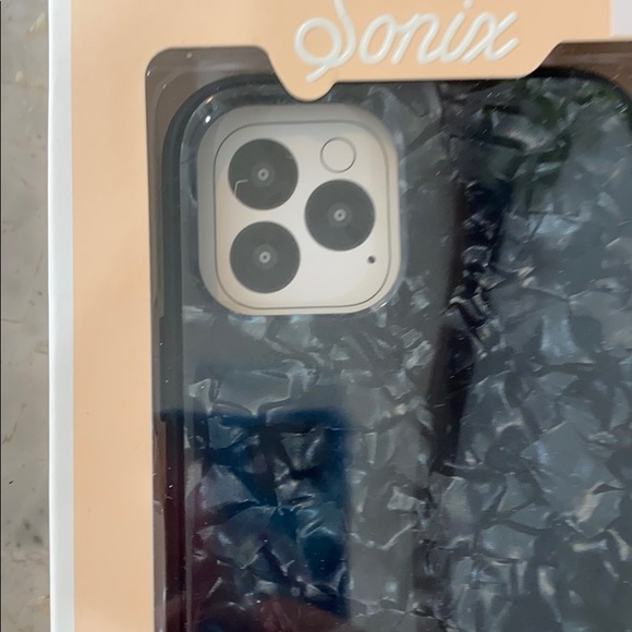 iPhone 11 Pro case - Picture 3 of 4